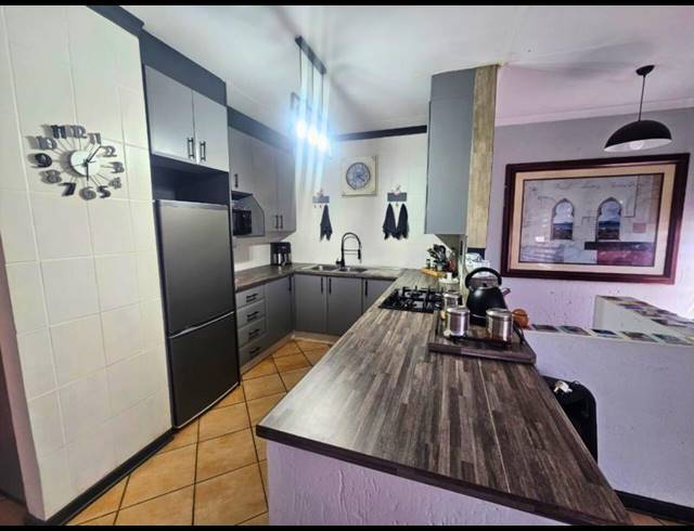 3 BEDROOM DUPLEX FOR SALE IN GLEN MARAIS